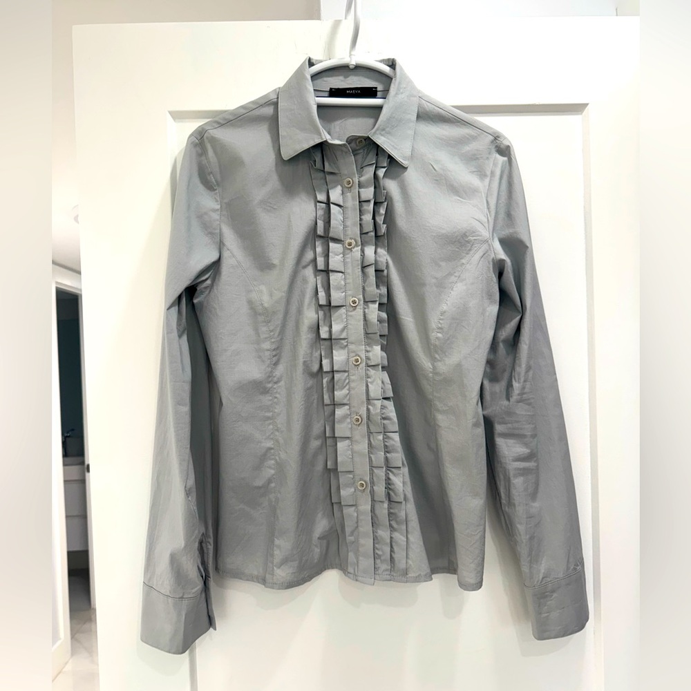 MAEVA Light Gray Women’s Dress button Down Shirt. 100% Cotton. Size M